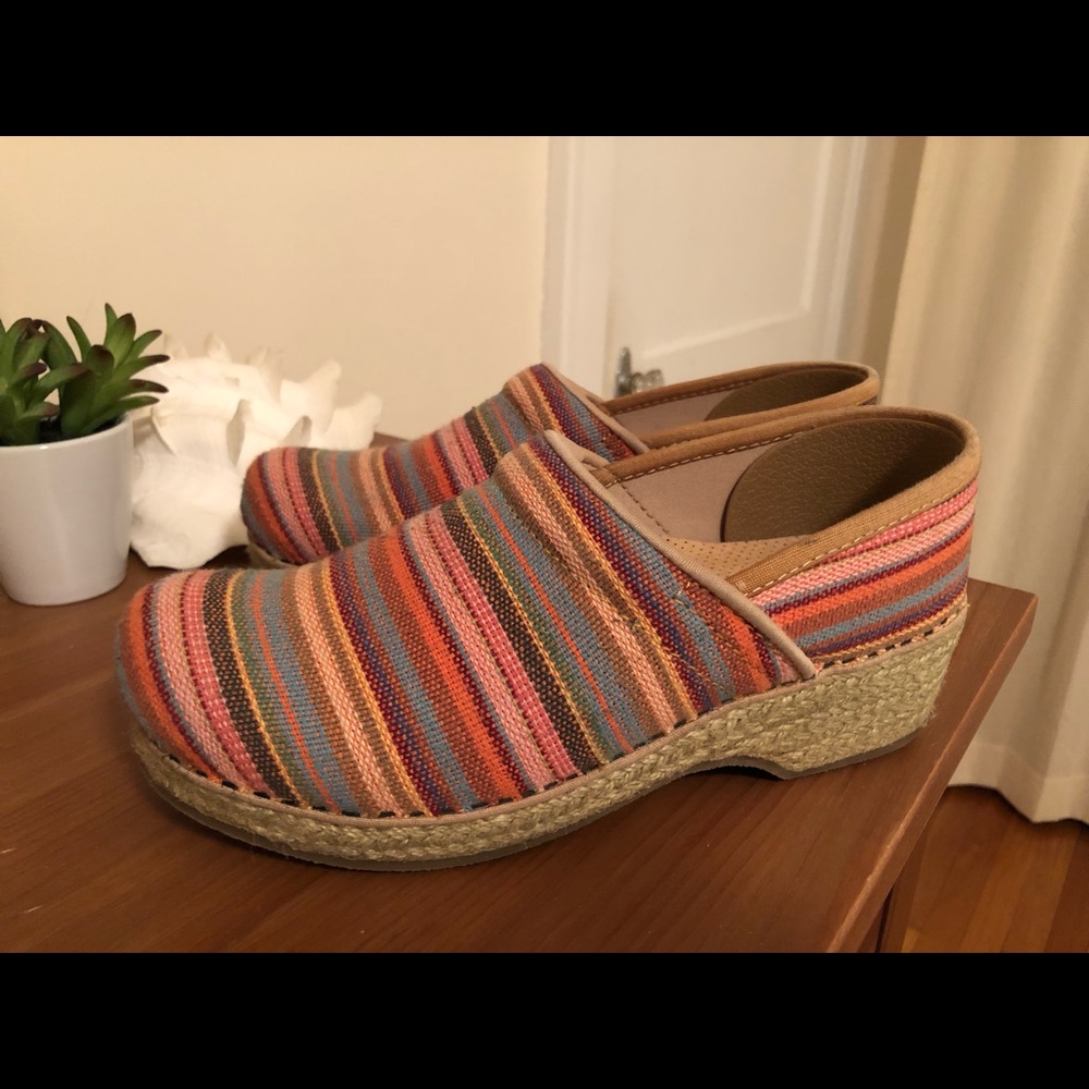 EUC Dansko vegan clogs in summer stripe 39 (8.5US)